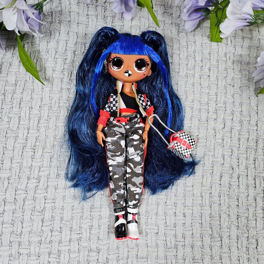 LOL Surprise! OMG Fashion Doll Downtown B.B. LOL Blue Hair